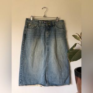 Knee-length denim pencil skirt with lace details